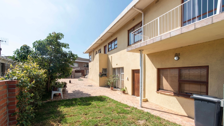 5 Bedroom Property for Sale in Avondale Western Cape